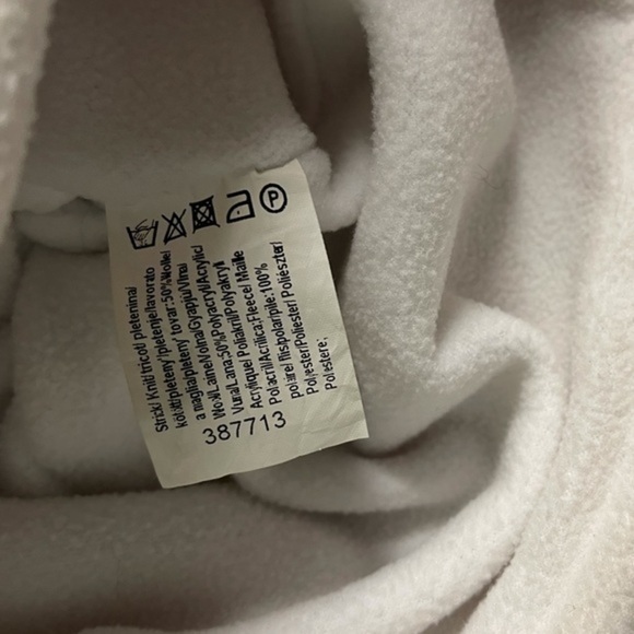 Eisbär Pom Pom Winter Beanie Hat - Picture 5 of 5